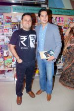 Dino Morea at Ashwin Sanghi book launch in Crossword, Mumbai on 13th Sept 2012 (17).JPG